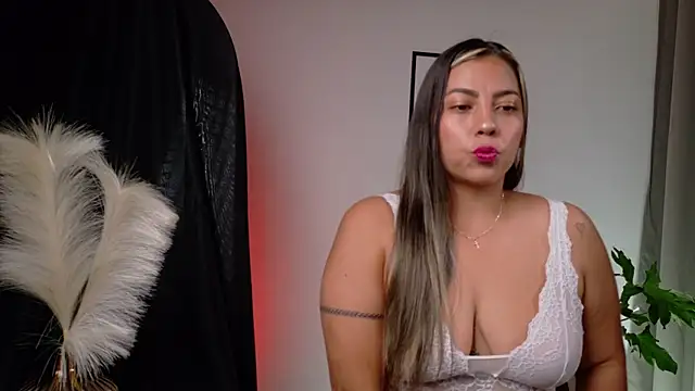 Snapshot of Zara_Nova chatting on April 4, 2026, 3:07 pm Zara Nova online show from April 4, 2026, 3:07 pm