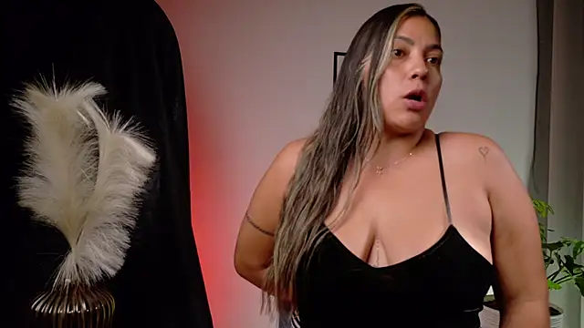 Snapshot of Zara_Nova chatting on April 15, 2026, 11:16 pm Zara Nova online show from April 15, 2026, 11:16 pm