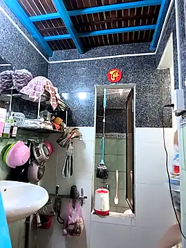 Snapshot of Okleotina9 chatting on April 13, 2026, 3:43 am Okleotina9 online show from April 13, 2026, 3:43 am