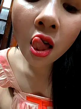 Okleotina9 online show from May 5, 2026, 4:21 pm