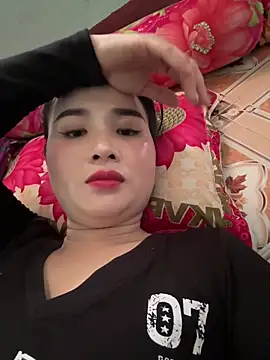 Snapshot of Okleotina9 chatting on April 9, 2026, 6:19 am Okleotina9 online show from April 9, 2026, 6:19 am