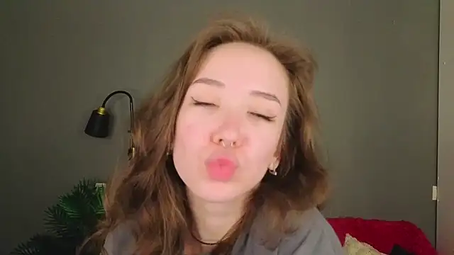 tinyanie online show from March 5, 2026, 8:16 pm