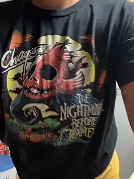 prettylildes online show from November 9, 2025, 9:19 pm