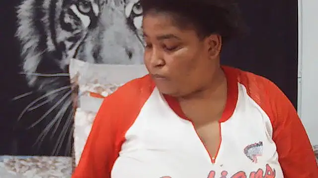 Snapshot of MassiveBoobsxxxx chatting on February 3, 2026, 2:55 pm MassiveBoobsxxxx online show from February 3, 2026, 2:55 pm