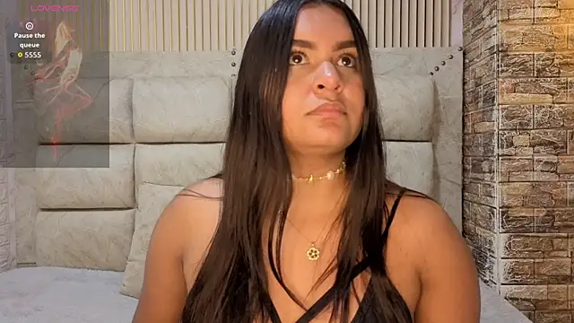 amarahanks1 online show from December 4, 2025, 6:51 pm