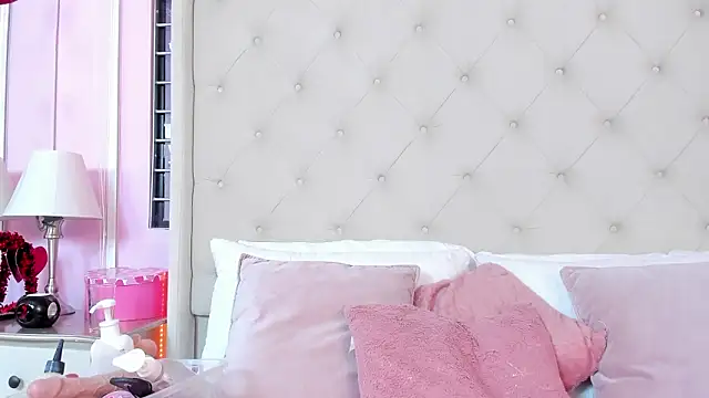 scarlett leblanc  online show from March 23, 2026, 1:22 pm