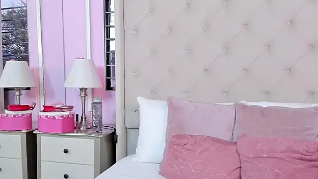 Snapshot of scarlett_leblanc_ chatting on January 14, 2026, 12:42 pm scarlett leblanc online show from January 14, 2026, 12:42 pm