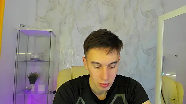 MarkKullen online show from November 3, 2025, 4:54 pm