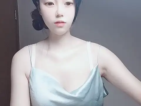 JuliaNoir online show from November 27, 2025, 5:52 am