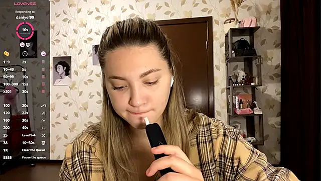 OrethaEredia online show from November 28, 2025, 6:52 pm