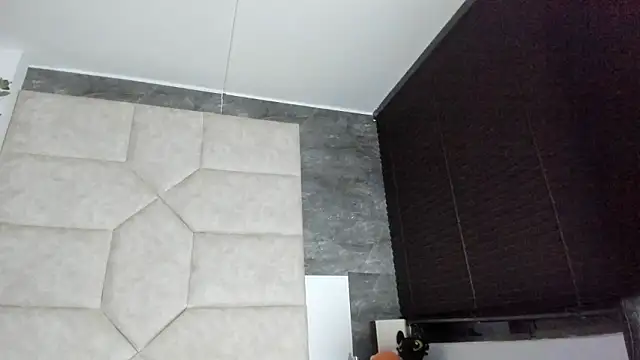 Liia Leens online show from February 21, 2026, 2:57 am