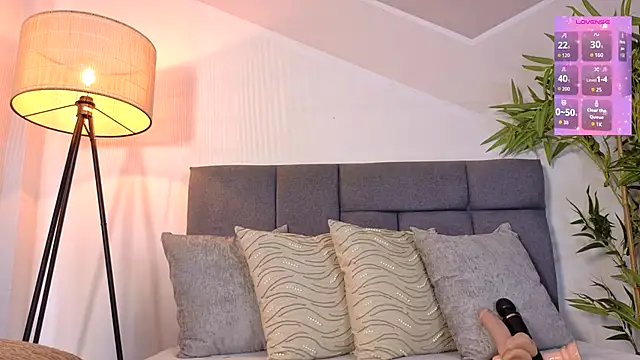 kinkyzoe20 online show from November 4, 2025, 7:06 pm