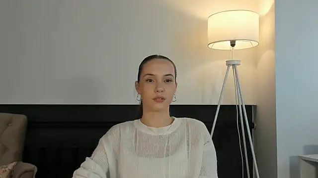 Snapshot of TovaDage chatting on October 31, 2025, 9:06 am TovaDage online show from October 31, 2025, 9:06 am