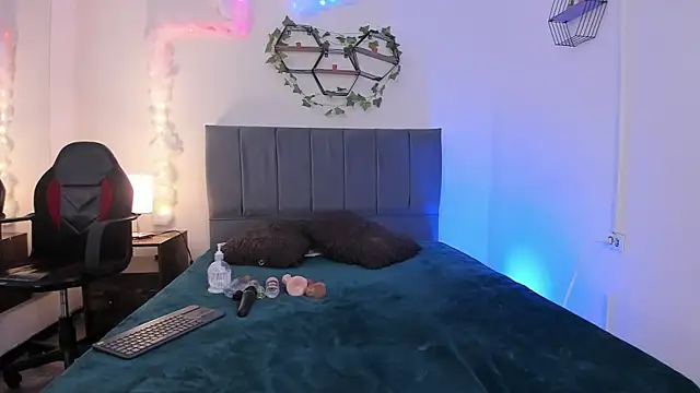 Snapshot of Lucerop_ chatting on February 24, 2026, 3:40 am Lucerop online show from February 24, 2026, 3:40 am