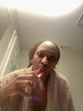 MadameMuse online show from April 7, 2026, 11:01 am