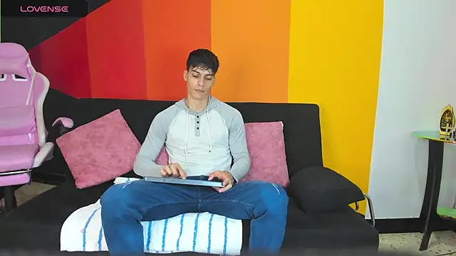 AlessioVitale online show from December 1, 2025, 12:17 pm