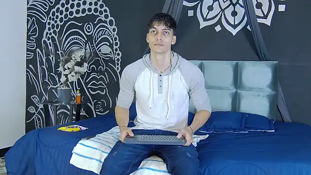 AlessioVitale online show from December 15, 2025, 12:00 pm