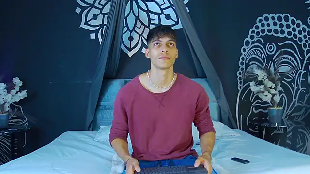 AlessioVitale online show from December 5, 2025, 12:04 pm