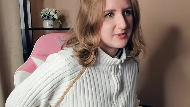 Snapshot of JeniceNagg chatting on October 31, 2025, 3:19 pm JeniceNagg online show from October 31, 2025, 3:19 pm