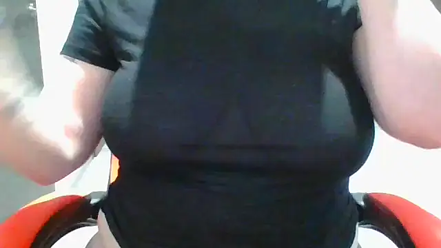 EmiMiss06 online show from December 5, 2025, 1:10 pm