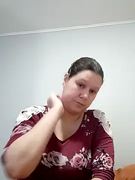 GlitterAuburn online show from January 13, 2026, 1:37 pm