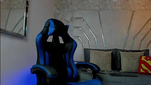 MAXTHOMSON online show from February 21, 2026, 12:12 am