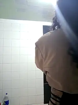 BellaChiquis  online show from December 21, 2025, 7:54 am