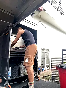 Dylams maja online show from November 17, 2025, 10:14 pm