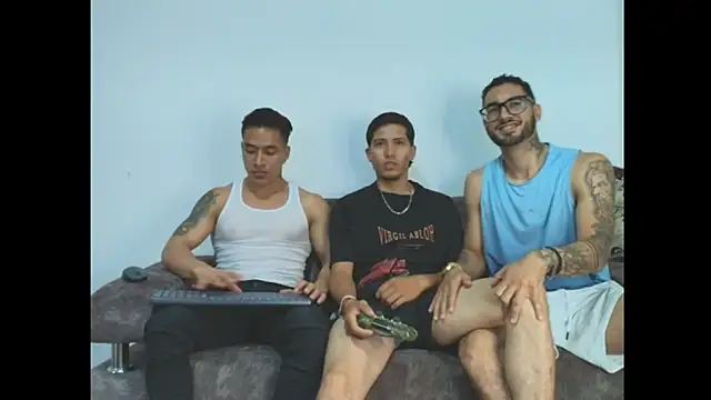 Snapshot of thebadboys05 chatting on November 12, 2025, 1:21 am thebadboys05 online show from November 12, 2025, 1:21 am