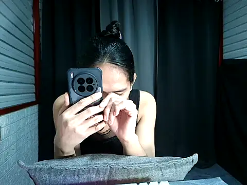 xwildflowerx online show from December 21, 2025, 9:48 pm