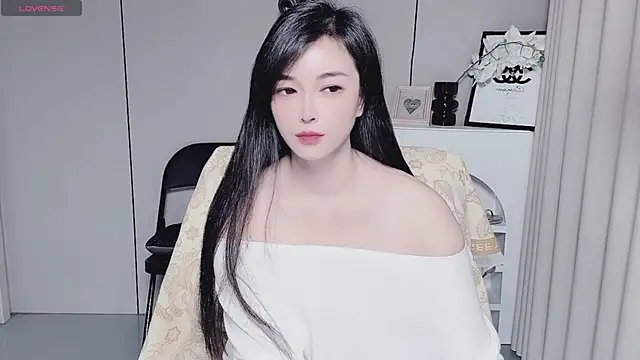 Snapshot of YunShan-33 chatting on November 23, 2025, 1:43 pm YunShan-33 online show from November 23, 2025, 1:43 pm