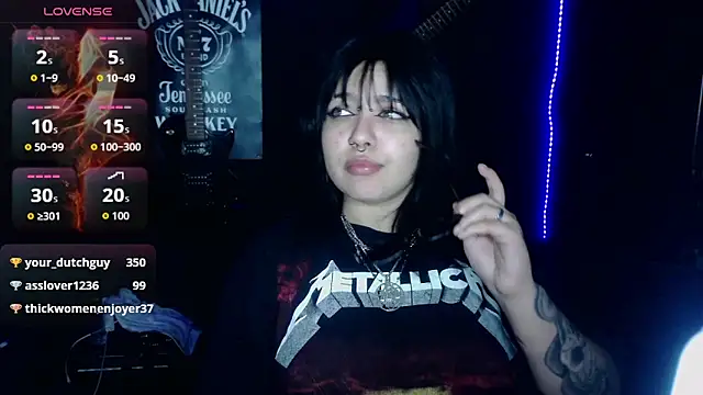 Jessie  wild online show from November 23, 2025, 12:48 pm