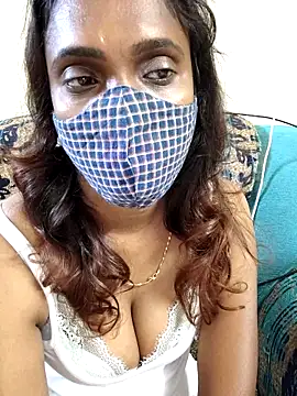 Queen-dhivya online show from December 4, 2025, 3:49 am