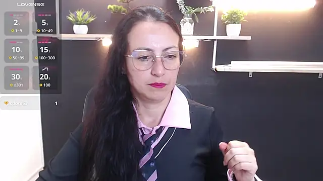 Snapshot of Lauryn_Jones chatting on April 16, 2026, 7:03 pm Lauryn Jones online show from April 16, 2026, 7:03 pm