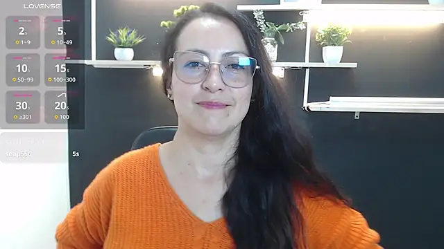 Snapshot of Lauryn_Jones chatting on April 15, 2026, 5:28 pm Lauryn Jones online show from April 15, 2026, 5:28 pm