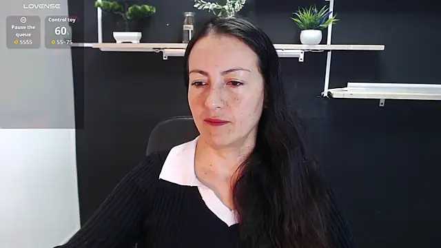 Snapshot of Lauryn_Jones chatting on May 14, 2026, 5:32 pm Lauryn Jones online show from May 14, 2026, 5:32 pm