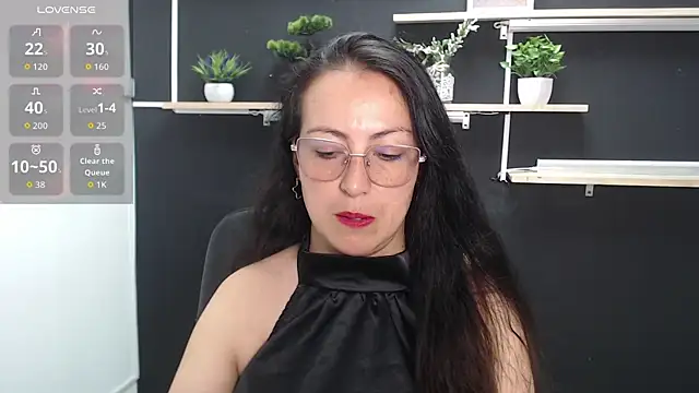 Snapshot of Lauryn_Jones chatting on April 24, 2026, 6:21 pm Lauryn Jones online show from April 24, 2026, 6:21 pm