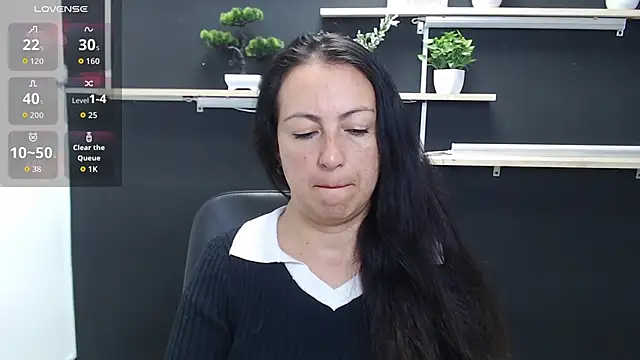 Snapshot of Lauryn_Jones chatting on May 6, 2026, 4:55 pm Lauryn Jones online show from May 6, 2026, 4:55 pm