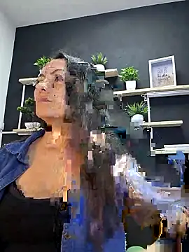 Snapshot of Lauryn_Jones chatting on May 25, 2026, 4:49 pm Lauryn Jones online show from May 25, 2026, 4:49 pm