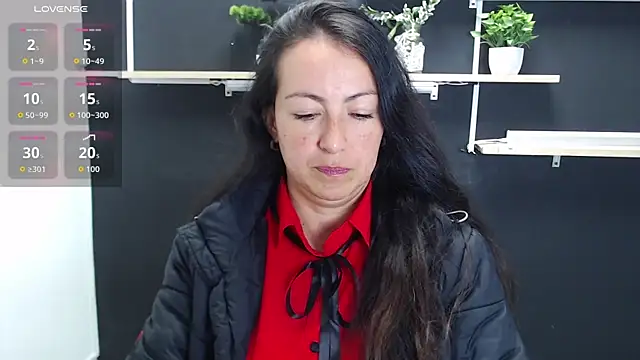 Snapshot of Lauryn_Jones chatting on May 7, 2026, 5:49 pm Lauryn Jones online show from May 7, 2026, 5:49 pm