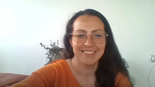 Lauryn Jones online show from April 3, 2026, 10:05 pm