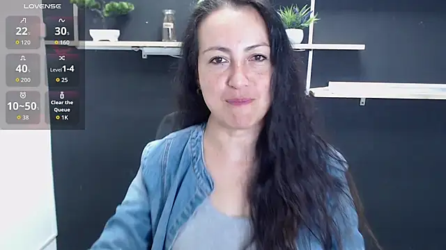 Snapshot of Lauryn_Jones chatting on May 26, 2026, 5:33 pm Lauryn Jones online show from May 26, 2026, 5:33 pm