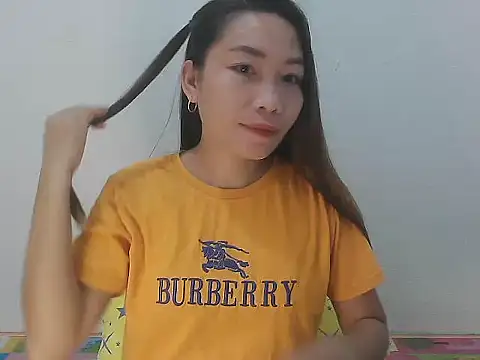 Wild hot Lyn online show from November 23, 2025, 4:28 pm