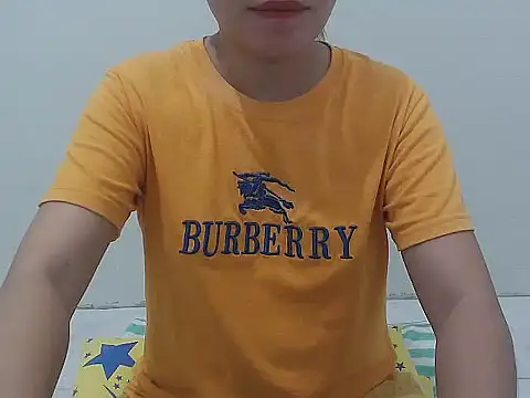 Wild hot Lyn online show from December 15, 2025, 5:30 pm