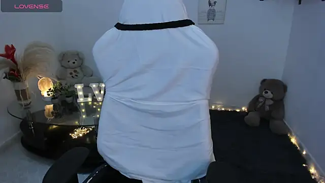 Snapshot of Valery_stuart chatting on November 18, 2025, 9:29 pm Valery stuart online show from November 18, 2025, 9:29 pm