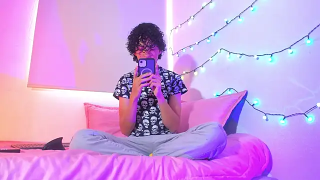 saint dark online show from December 17, 2025, 1:38 pm