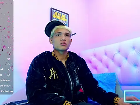 Snapshot of bad_boy_hottx chatting on November 5, 2025, 11:08 pm bad boy hottx online show from November 5, 2025, 11:08 pm