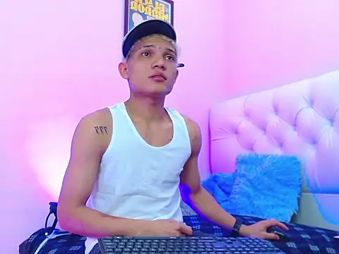 Snapshot of bad_boy_hottx chatting on November 6, 2025, 8:24 pm bad boy hottx online show from November 6, 2025, 8:24 pm