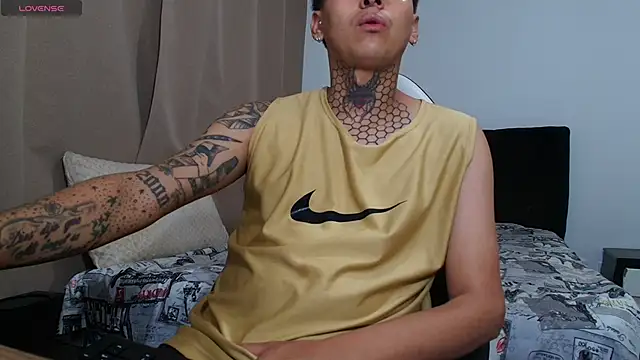 emi liano10 online show from November 9, 2025, 11:20 pm