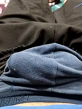 Snapshot of Elpichulotote20 chatting on March 17, 2026, 2:36 am Elpichulotote20 online show from March 17, 2026, 2:36 am